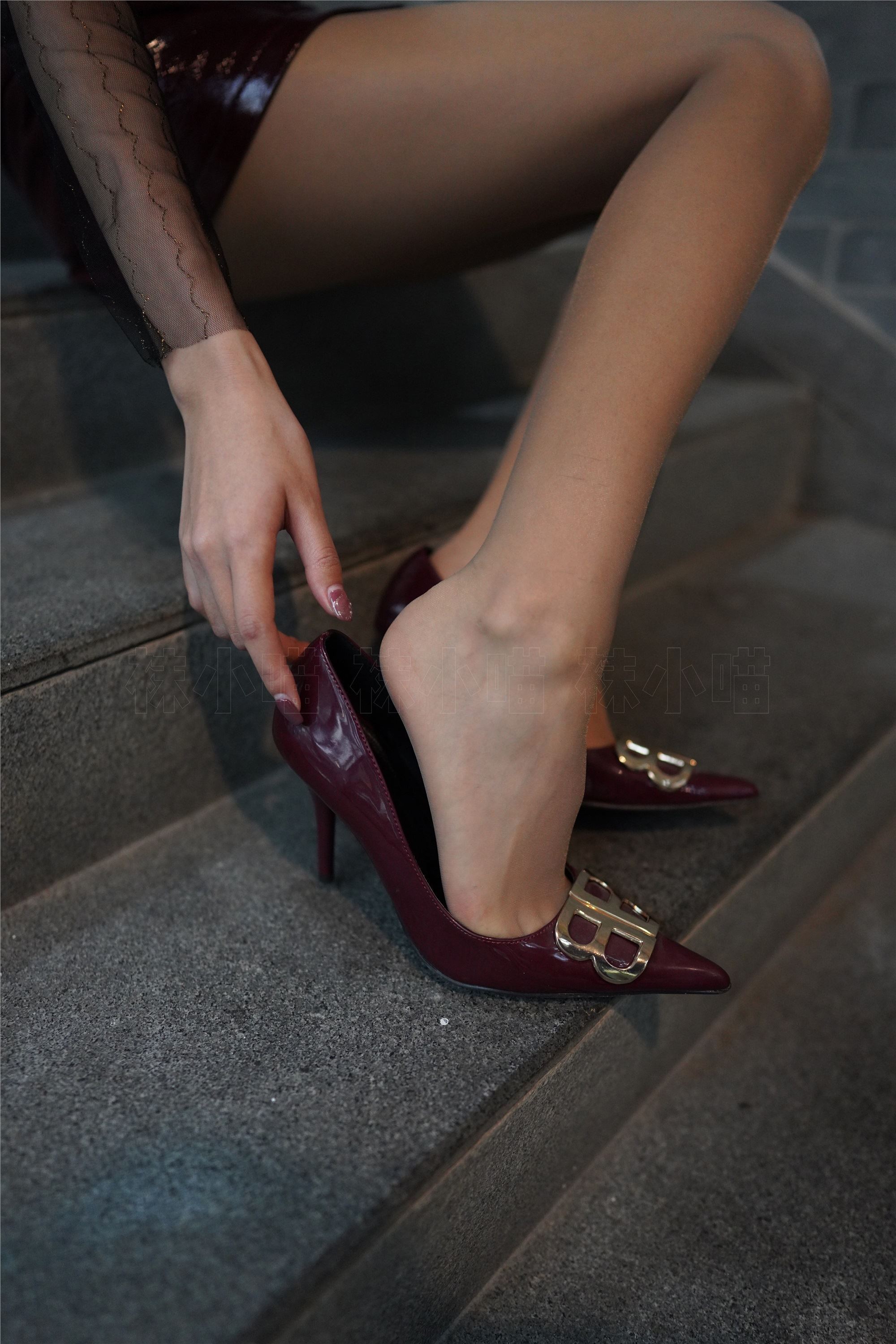 壹吻映画  2021.03.03 YW013《素素·酒红皮裙》